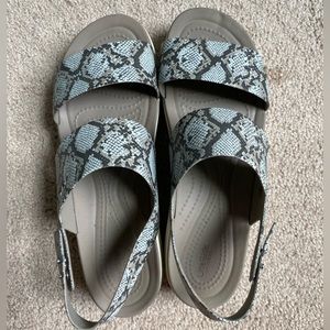 Crocs Women's Brooklyn Low Wedge size 9